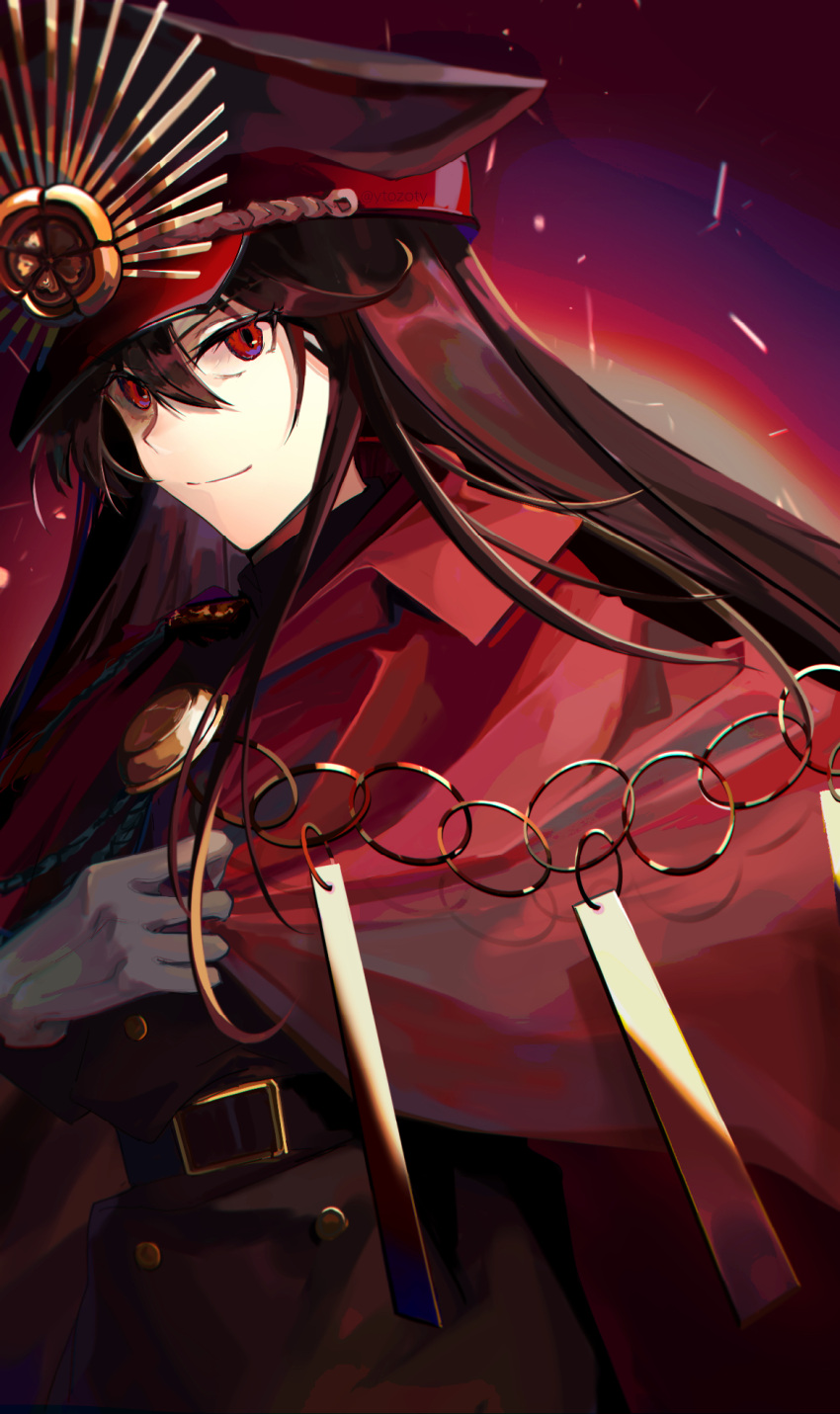 1girl belt black_hair cape chain chisato_(surastike) family_crest fate/grand_order fate_(series) gloves hair_between_eyes hat highres light_smile looking_at_viewer military_hat oda_nobunaga_(fate) oda_uri peaked_cap red_background red_cape red_eyes solo upper_body white_gloves