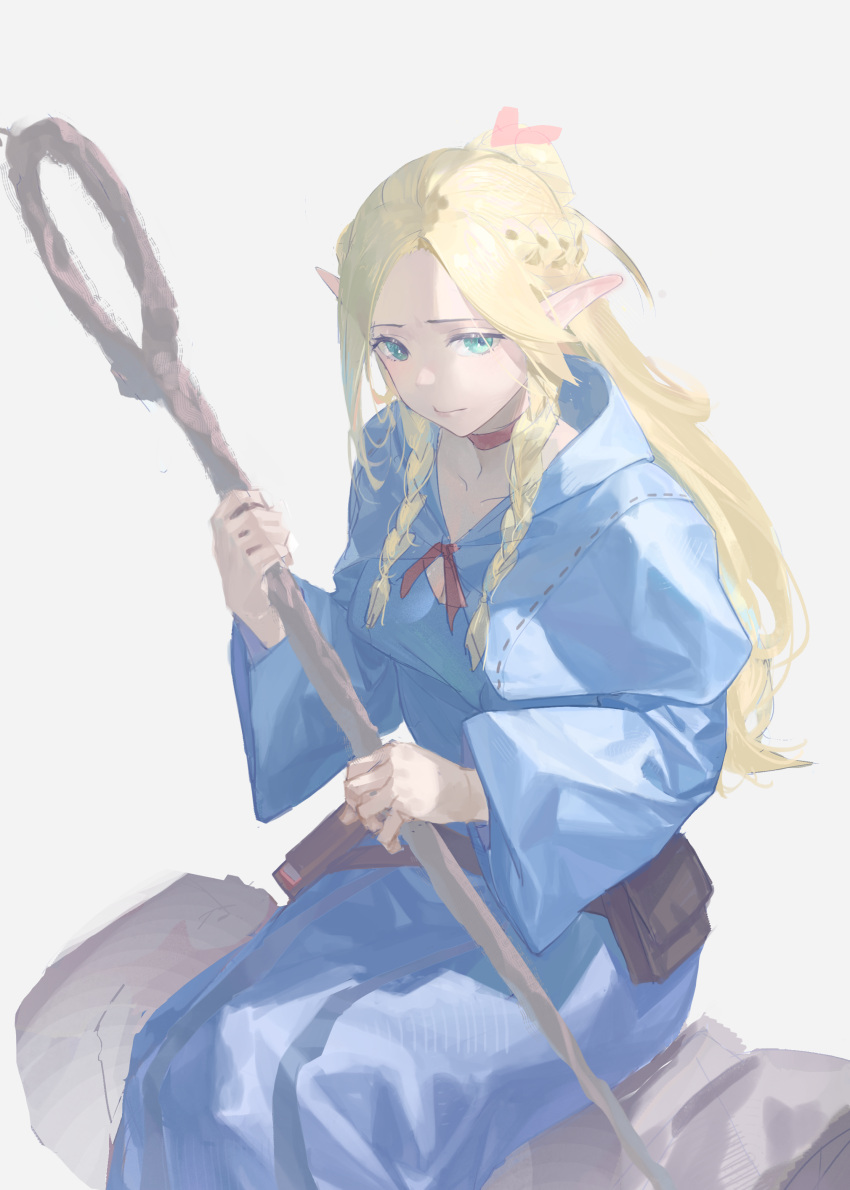 1girl absurdres bangs blonde_hair blue_capelet blue_robe braid capelet choker collarbone commentary_request dungeon_meshi forehead green_eyes grey_background highres holding holding_staff long_hair long_sleeves marcille parted_bangs pointy_ears qiongsheng red_choker simple_background sitting solo staff very_long_hair wide_sleeves
