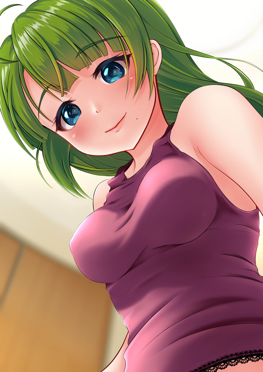 1girl absurdres alternate_costume blue_eyes blurry braid depth_of_field green_hair highres indoors kantai_collection long_hair looking_at_viewer makura_(user_jpmm5733) mole mole_under_mouth purple_tank_top single_braid smile solo tank_top upper_body very_long_hair yuugumo_(kancolle)