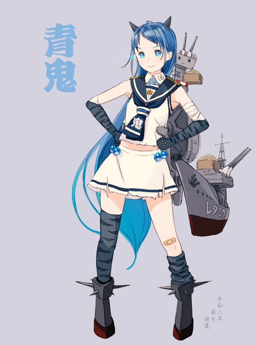 1girl absurdres bandaged_arm bandages bandaid bandaid_on_knee beans blue_eyes blue_hair blue_legwear blue_sailor_collar elbow_gloves gloves glowing glowing_eye grey_background hands_on_hips highres horns kantai_collection kneehighs kokudou_juunigou long_hair masu rensouhou-chan rigging rudder_footwear sailor_collar school_uniform serafuku simple_background single_kneehigh single_thighhigh skirt sleeveless spikes thighhighs torn_clothes torn_legwear translation_request very_long_hair white_skirt