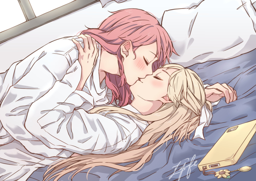 2girls aiiro_bokujuu bang_dream! blonde_hair cellphone chinese_commentary closed_eyes commentary dutch_angle girl_on_top hand_on_another's_shoulder highres kiss lying maruyama_aya multiple_girls on_back on_bed phone pink_hair shirasagi_chisato shirt signature smartphone yuri