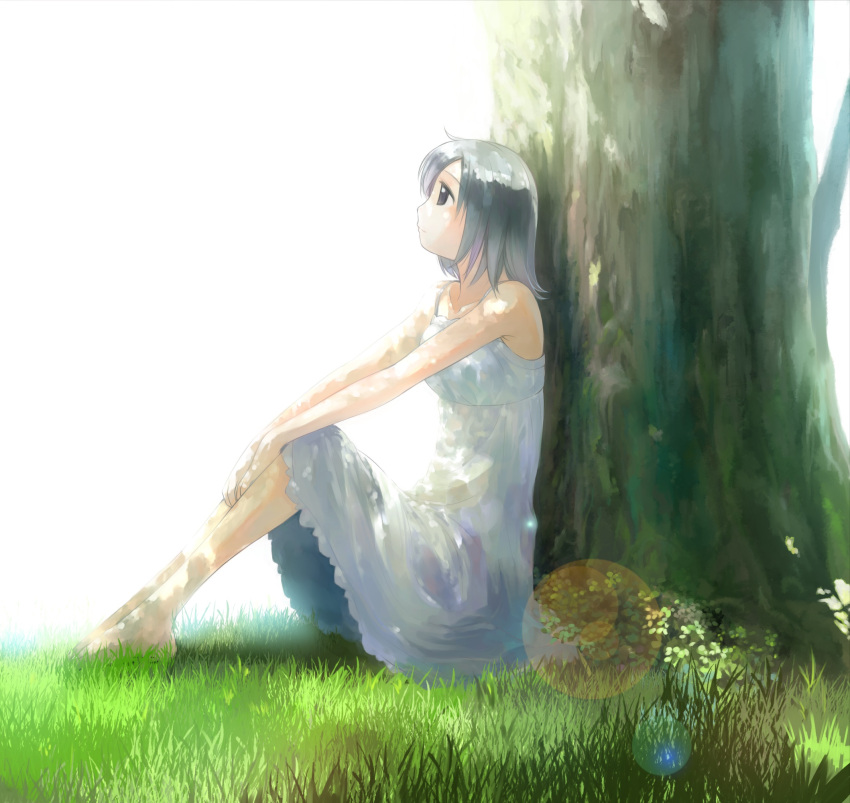 1girl against_tree backlighting bangs barefoot black_eyes closed_mouth commentary_request dappled_sunlight dress from_side grass grey_hair hands_on_own_knees highres ikeda_jun_(mizutamari) lens_flare light_smile medium_dress medium_hair original redrawn sitting solo spaghetti_strap sunlight tree white_background white_dress