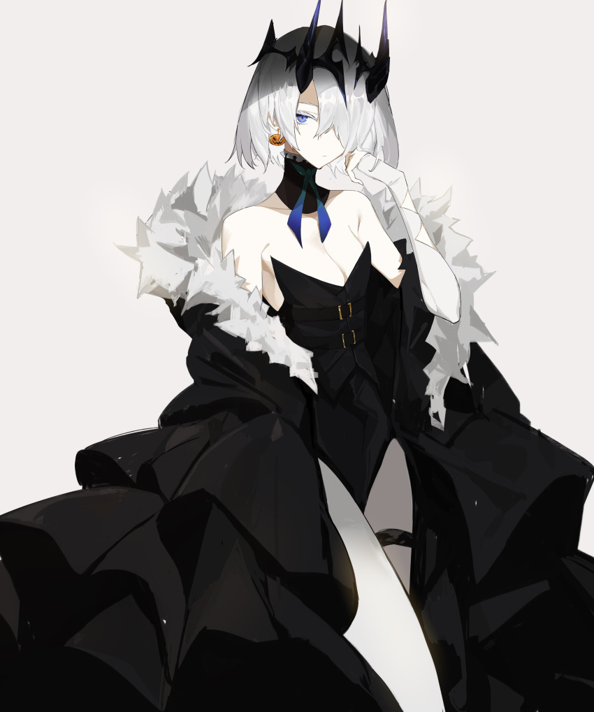 1girl absurdres alchemy_stars bare_shoulders belt black_dress black_leotard blue_eyes blue_ribbon breasts capelet commentary crown detached_collar dress earrings eyelashes fur-trimmed_capelet fur_trim grey_background hair_over_one_eye hair_tucking high_collar highres horns jack-o'-lantern jack-o'-lantern_earrings jane_(alchemy_stars) jewelry leotard looking_at_viewer ribbon short_hair simple_background small_breasts solo thigh_strap viiiper white_hair