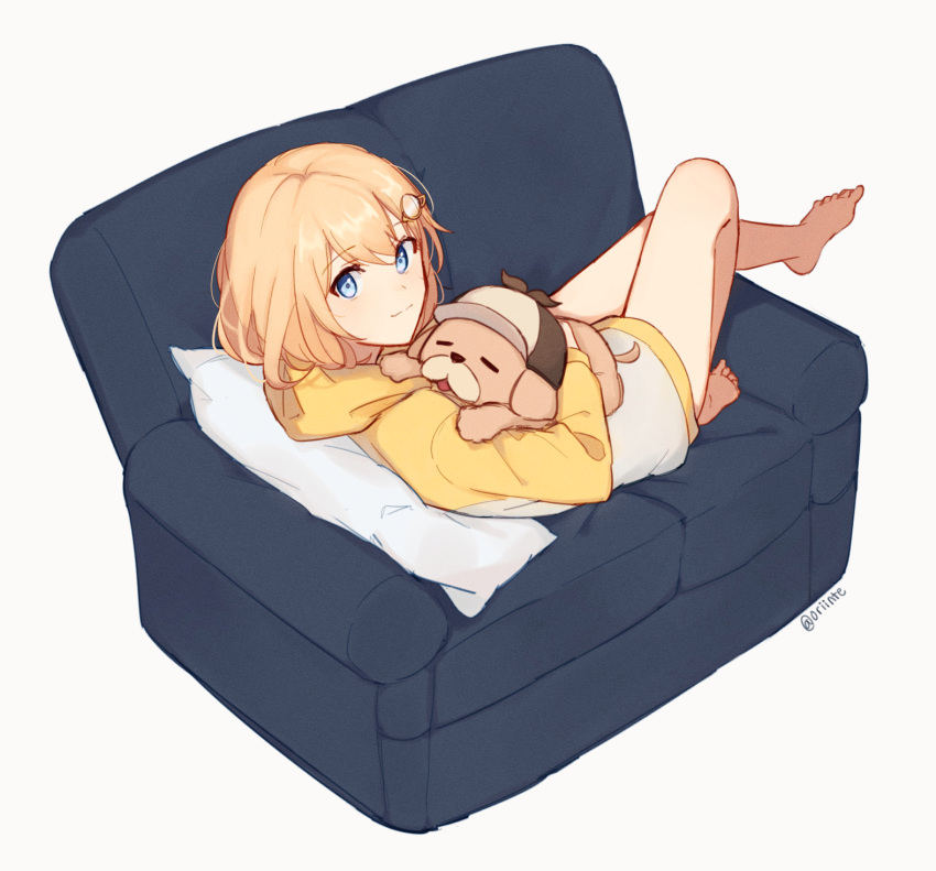 1girl bangs barefoot blonde_hair blue_eyes bubba_(watson_amelia) couch hair_ornament highres holding hololive hololive_english hug looking_at_viewer lying monocle_hair_ornament orinte pillow short_hair smile solo virtual_youtuber watson_amelia