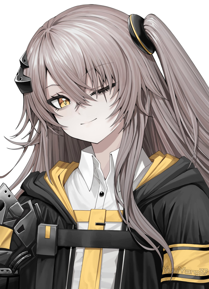 1girl artist_name black_jacket brown_hair girls'_frontline hair_between_eyes hair_ornament highres hood hooded_jacket jacket long_hair looking_at_viewer one_eye_closed one_side_up scar scar_across_eye shirt simple_background smile solo ump45_(girls'_frontline) ump45_(mod3)_(girls'_frontline) upper_body white_background white_shirt yangie37