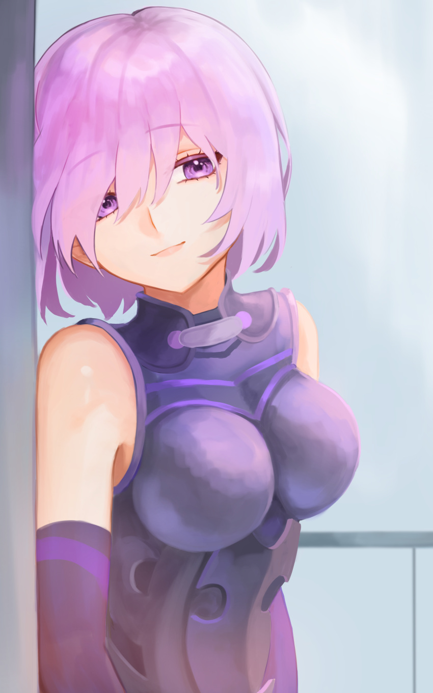 1girl absurdres armor bangs bare_shoulders black_armor boobplate closed_mouth commentary eyebrows_visible_through_hair fate/grand_order fate_(series) hair_between_eyes highres indoors light_purple_hair lips looking_at_viewer mash_kyrielight pink_lips purple_eyes short_hair smile solo upper_body white_3326