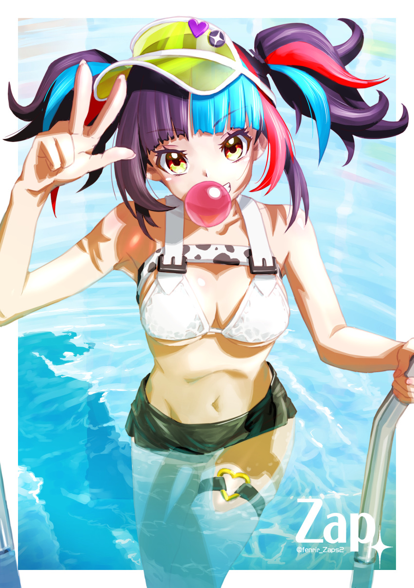 1girl absurdres artist_name bare_shoulders bikini black_hair black_shorts blue_hair blush breasts bubble_blowing chewing_gum cleavage fate/grand_order fate_(series) green_headwear grin highres large_breasts long_hair looking_at_viewer multicolored_hair navel pool poolside red_hair sei_shounagon_(fate) sei_shounagon_(swimsuit_berserker)_(fate) short_shorts shorts sidelocks smile solo swimsuit thigh_strap thighs twintails visor_cap w wading water white_bikini yellow_eyes zap