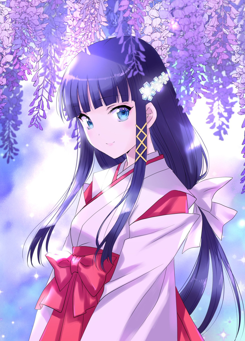 1girl bangs blue_eyes blue_hair blunt_bangs closed_mouth eyebrows_visible_through_hair flower hair_ornament hakama hakama_skirt highres hydrangea japanese_clothes kimono long_hair looking_at_viewer mahouka_koukou_no_rettousei miko nanase_aoi red_hakama shiba_miyuki shiny shiny_hair skirt smile solo very_long_hair white_kimono x_hair_ornament