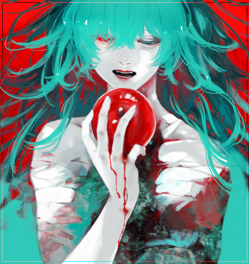 1girl apple bandages bangs biting blood blood_on_hands commentary_request eto_(tokyo_ghoul) fangs food fruit green_eyes green_hair hair_between_eyes hand_up heterochromia highres koujima_shikasa lips long_hair messy_hair open_mouth red_background red_eyes shiny shiny_hair solo teeth tokyo_ghoul tokyo_ghoul:re