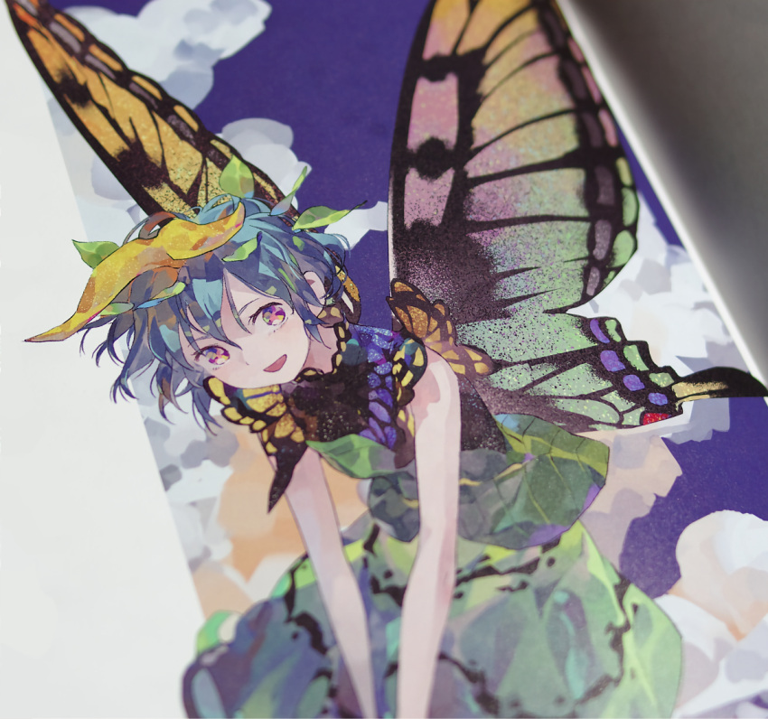 1girl bangs black_dress blue_hair blue_sky butterfly_wings cloud cloudy_sky comiket_95 dress eternity_larva eyebrows_visible_through_hair green_dress hair_between_eyes leaf leaf_on_head looking_to_the_side multicolored_clothes multicolored_dress multicolored_eyes open_mouth orange_eyes orange_sky purple_eyes sample shihou_(g-o-s) short_hair short_sleeves sky smile solo touhou traditional_media wings