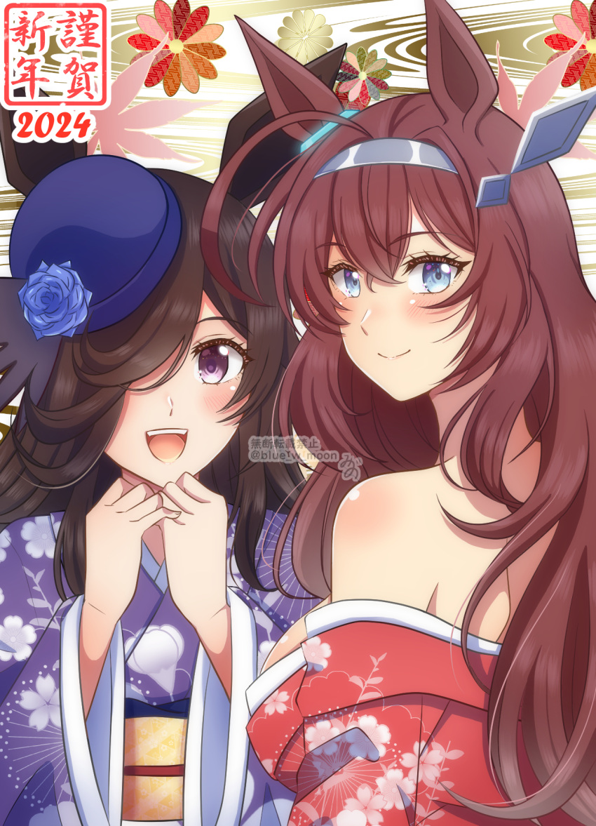 2024 2girls bare_shoulders black_hair blue_eyes blue_flower blue_headwear blue_kimono blue_rose brown_hair closed_mouth commentary floral_background floral_print flower furisode grey_hairband hair_ornament hair_over_one_eye hairband happy_new_year hat hat_flower highres horse_girl japanese_clothes kimono long_hair looking_at_viewer looking_back mihono_bourbon_(umamusume) mizuno_12 multiple_girls new_year off_shoulder open_mouth purple_eyes red_kimono rice_shower_(umamusume) rose smile tilted_headwear translated twitter_username umamusume