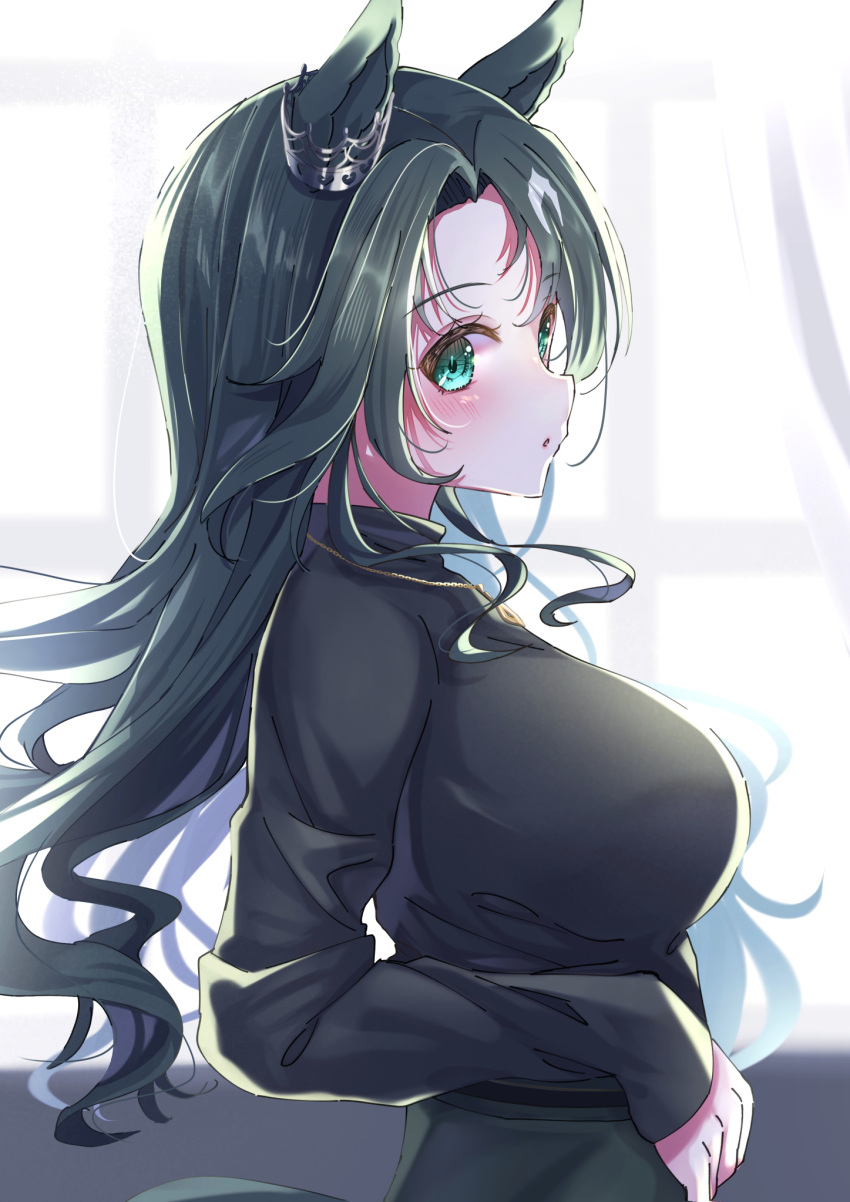 1girl animal_ears black_hair black_sweater breasts from_side green_eyes hair_down highres horse_ears horse_girl large_breasts long_hair long_sleeves looking_at_viewer looking_to_the_side multicolored_hair satono_crown_(umamusume) solo streaked_hair sweater takenaka_takeshi umamusume upper_body white_hair