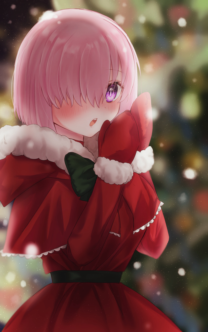1girl blurry blurry_background blush bow bowtie cape capelet christmas christmas_tree dress fate/grand_order fate_(series) fur-trimmed_cape fur-trimmed_gloves fur-trimmed_sleeves fur_trim gloves green_bow green_bowtie hair_over_one_eye harukappa highres hood hood_down hooded_capelet long_sleeves mash_kyrielight mittens pink_hair purple_eyes red_cape red_dress red_gloves short_hair snowing solo standing winter