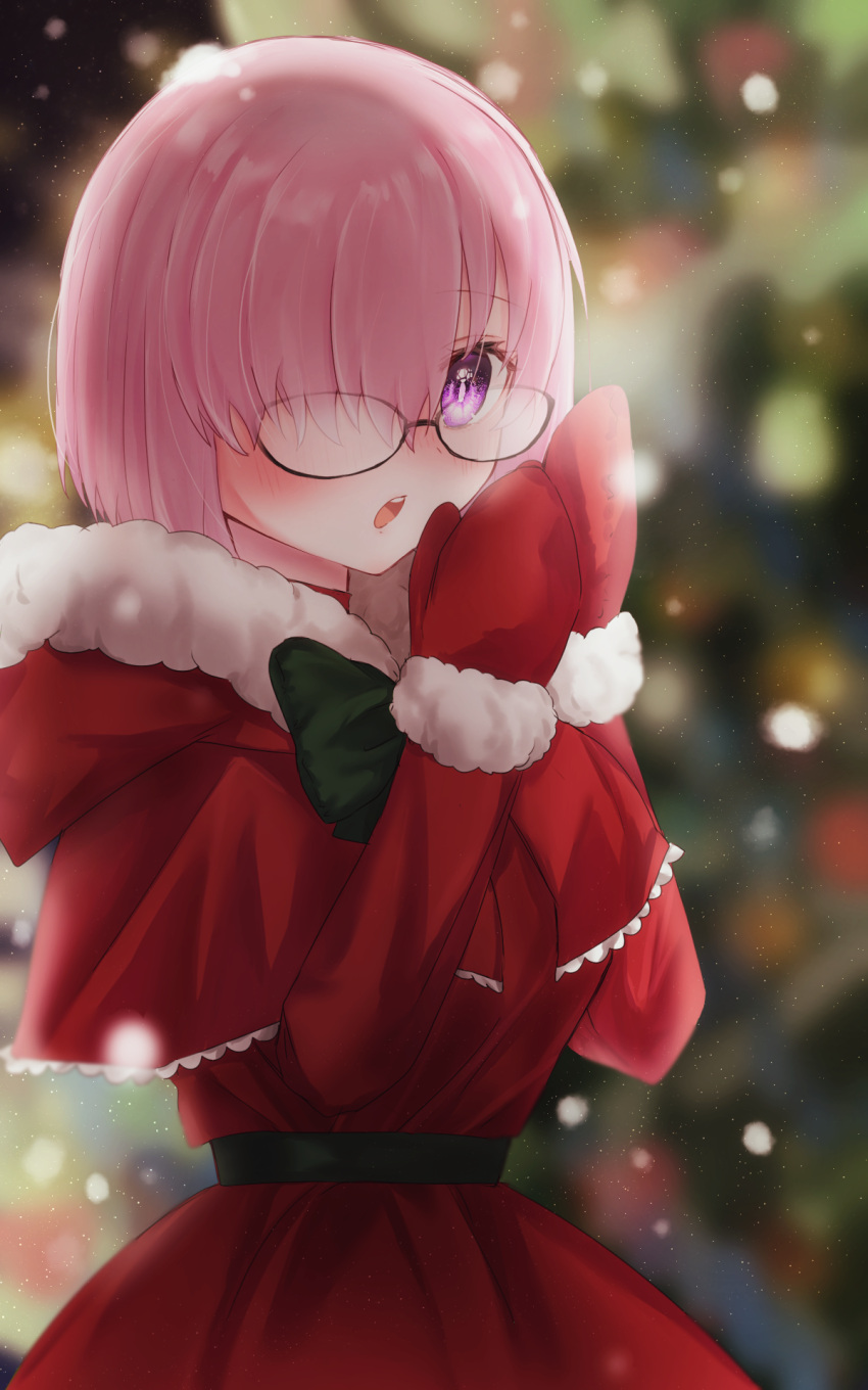 1girl black-framed_eyewear blurry blurry_background blush bow bowtie cape capelet christmas christmas_tree commentary_request dress fate/grand_order fate_(series) fur-trimmed_cape fur-trimmed_gloves fur-trimmed_sleeves fur_trim glasses gloves green_bow green_bowtie hair_over_one_eye harukappa highres hood hood_down hooded_capelet long_sleeves mash_kyrielight mittens one_eye_covered pink_hair purple_eyes red_cape red_dress red_gloves short_hair snowing solo standing winter