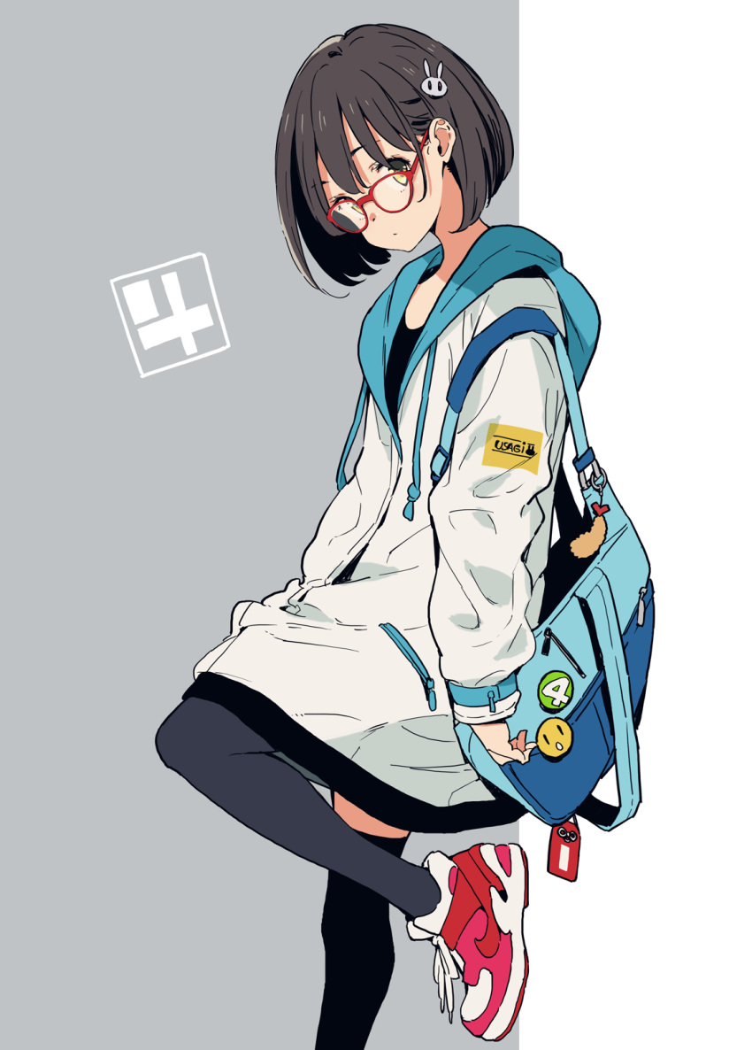 1girl amulet arm_at_side badge bag bag_charm bangs bespectacled black_legwear blue_bag bob_cut brown_hair bunny_hair_ornament button_badge casual charm_(object) closed_mouth clothes_writing dot_nose drawstring expressionless eyebrows_behind_hair foot_out_of_frame from_side glasses grey_background hair_behind_ear hair_between_eyes hair_ornament highres hood hood_down hoodie imigimuru kono_bijutsubu_niwa_mondai_ga_aru! leg_up long_sleeves looking_at_viewer looking_to_the_side official_art omamori pink_footwear red-framed_eyewear red_footwear romaji_text shoelaces shoes short_hair shoulder_bag simple_background sneakers solo standing tareme thighhighs two-tone_background usami_mizuki white_background white_hoodie yellow_eyes zipper