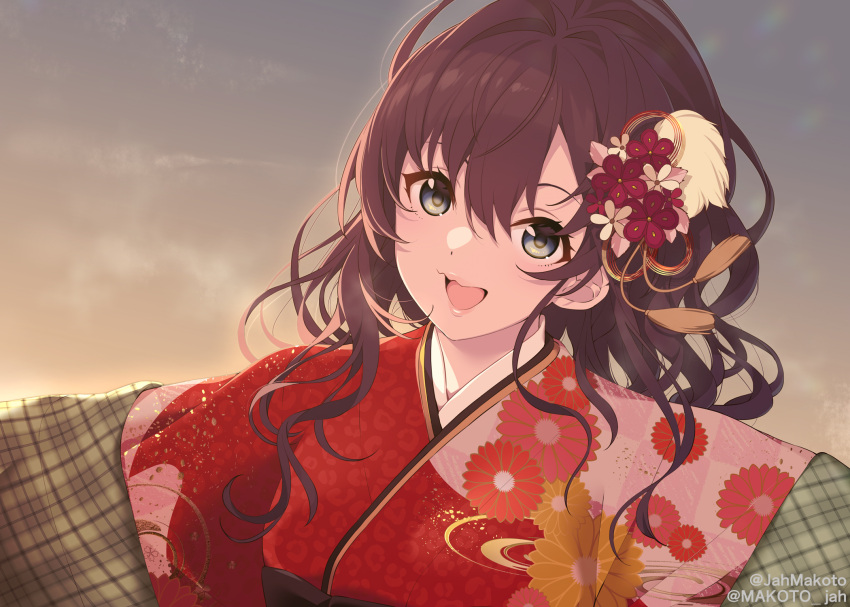 1girl :3 :d bangs blue_eyes brown_hair floral_print flower hair_between_eyes hair_flower hair_ornament happy_new_year highres ichinose_shiki idolmaster idolmaster_cinderella_girls japanese_clothes kimono lipstick long_hair long_sleeves looking_at_viewer makeup mizuki_makoto open_mouth outdoors red_flower ringlets sidelocks sky smile solo sunset tassel twitter_username upper_body watermark wavy_hair white_flower wide_sleeves