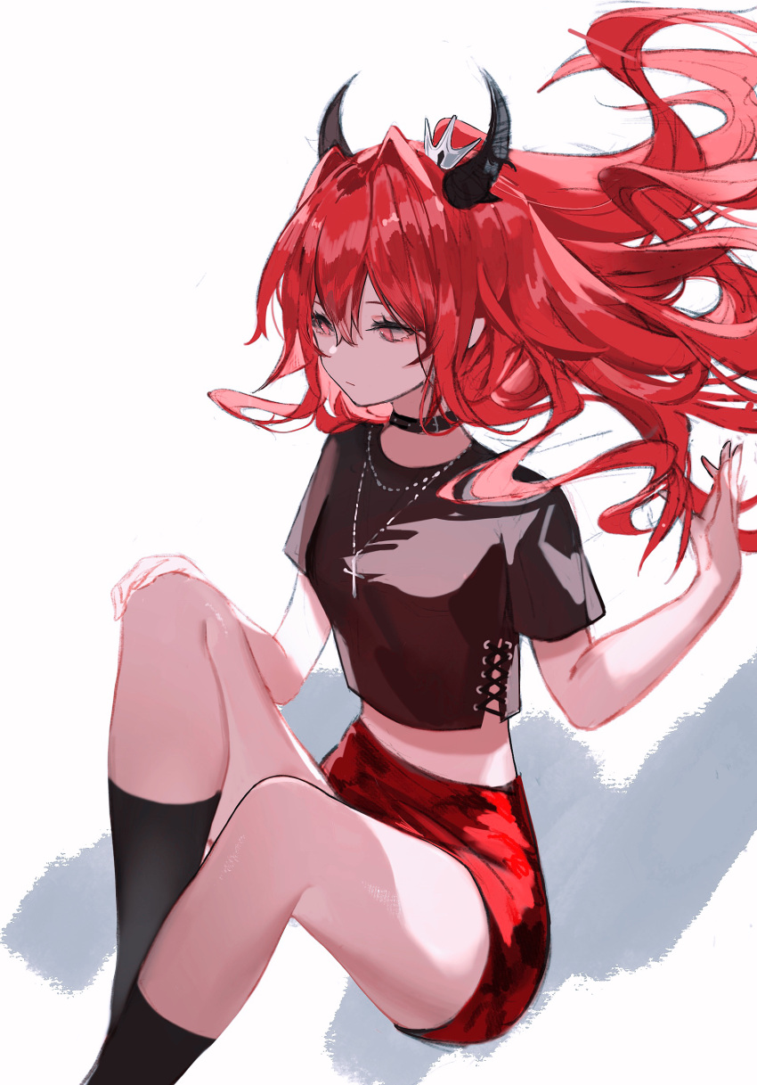 1girl arknights black_collar black_legwear black_shirt collar cookie_(ppyf5328) cropped_shirt cross cross_necklace crown demon_horns feet_out_of_frame hand_on_own_knee hand_up highres horns jewelry knees_up long_hair midriff mini_crown necklace red_hair red_skirt shadow shirt simple_background sitting skirt socks solo surtr_(arknights) surtr_(liberte_echec)_(arknights) very_long_hair wavy_hair white_background