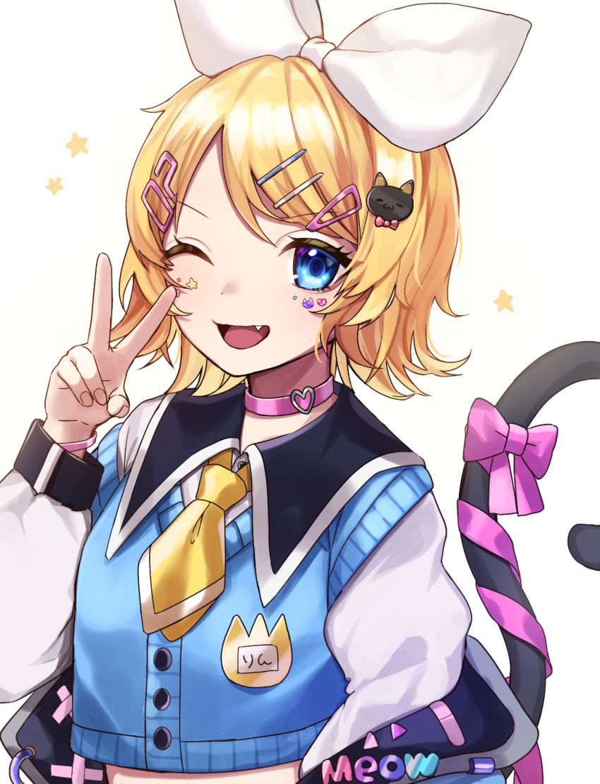 1girl blonde_hair blue_eyes bow bow_hairband cat_tail choker fake_tail fangs hair_bow hairband highres kagamine_rin long_sleeves one_eye_closed short_hair smile solo soramame_pikuto tail v vocaloid white_background