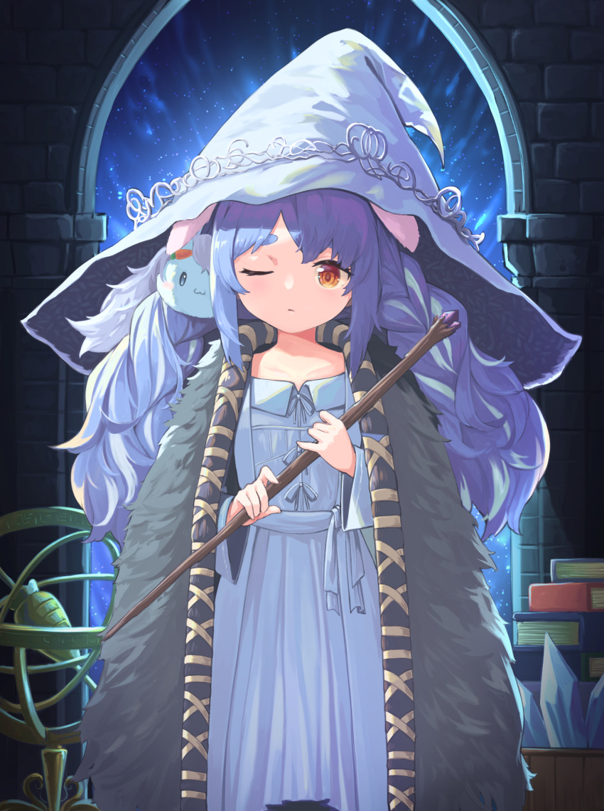 1girl animal_ears armillary_sphere bangs blue_hair book book_stack bow bunny-shaped_pupils cloak closed_mouth cosplay crystal don-chan_(usada_pekora) dress elden_ring fur-trimmed_cloak fur_trim hat highres hikimayu holding holding_staff hololive long_hair nano_(mianhua_maoqiu) one_eye_closed orange_eyes rabbit_ears rabbit_girl ranni_the_witch ranni_the_witch_(cosplay) solo staff symbol-shaped_pupils thick_eyebrows usada_pekora virtual_youtuber white_dress witch_hat younger