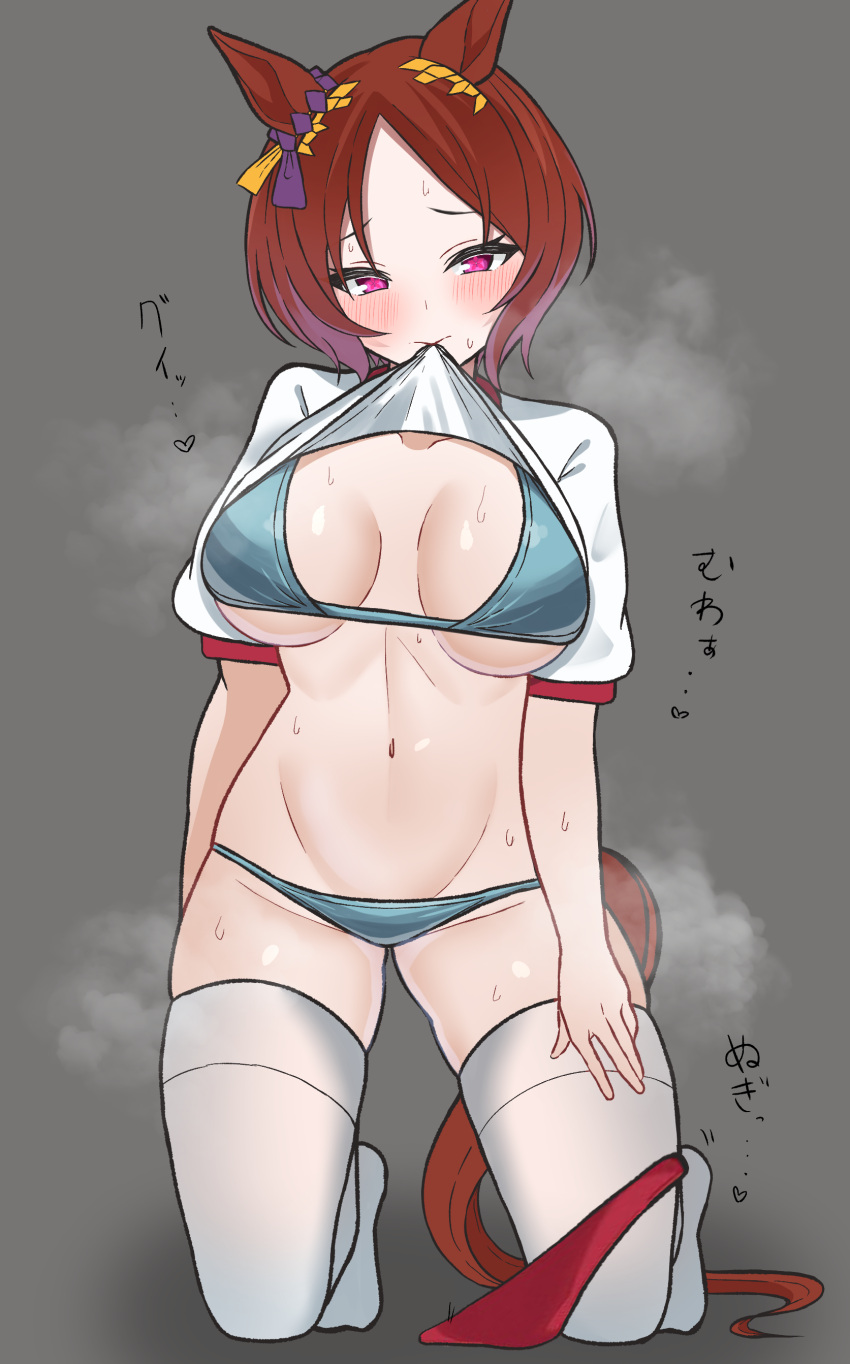 1girl absurdres animal_ears bikini blue_bikini breasts brown_hair clothes_lift commentary_request grey_background gym_shirt highres horse_ears horse_girl horse_tail kneeling large_breasts lifted_by_self looking_at_viewer mouth_hold navel pink_eyes ponzu005 sakura_laurel_(umamusume) shirt shirt_lift short_hair short_sleeves simple_background solo sweat swimsuit tail thighhighs umamusume white_shirt white_thighhighs
