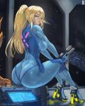  1girl ass blonde_hair blue_bodysuit blue_eyes bodysuit breasts commentary dimples_of_venus eyelashes full_body gun hair_between_eyes hair_tie high_heels high_ponytail highres holding holding_gun holding_weapon howxen indoors large_breasts long_hair metroid parted_lips pink_lips samus_aran screen sitting skin_tight solo space thighs weapon window zero_suit 