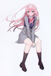  1girl aiko_(kanl) bangs blush breasts darling_in_the_franxx eyebrows_visible_through_hair green_eyes hairband highres horns long_hair looking_at_viewer oni_horns pink_hair red_horns smile solo uniform zero_two_(darling_in_the_franxx) 