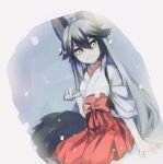  animal_ears blush bow eyebrows_visible_through_hair fox_ears fox_girl fox_tail grey_hair hakama japanese_clothes kemono_friends kemono_friends_3 kimono long_hair looking_at_viewer miko multicolored_hair nanica26 official_alternate_costume red_bow red_hakama sidelocks silver_fox_(kemono_friends) snow tail white_kimono yellow_eyes 