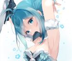  1girl aqua_eyes aqua_hair armpits breasts cleavage hand_up hatsune_miku highres looking_at_viewer solo upper_body vocaloid yuni_(irohasuiroiro) 