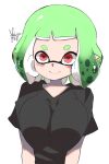  1girl black_shirt blush breasts closed_mouth green_hair highres inkling_girl inkling_player_character large_breasts medium_hair pointy_ears red_eyes shirt simple_background smile solo splatoon_(series) sukeo_(nunswa08) tentacle_hair thick_eyebrows upper_body white_background 