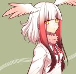  1girl bangs black_hair blunt_bangs commentary_request expressionless from_side fur_collar gradient_hair green_background head_wings highres japanese_crested_ibis_(kemono_friends) kemono_friends light_blush long_hair long_sleeves looking_at_viewer looking_to_the_side multicolored_hair neck_ribbon petit_ramune red_hair red_ribbon ribbon shirt sidelocks simple_background solo upper_body white_shirt yellow_eyes 