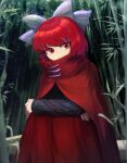  1girl bamboo bamboo_forest bangs black_shirt blue_bow bow cape closed_mouth commentary feet_out_of_frame forest hair_bow head_tilt highres hugging_own_legs long_sleeves looking_at_viewer medium_hair nature nova_(artist) red_cape red_eyes red_hair red_skirt sekibanki shirt sitting skirt smile solo touhou 