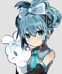  1girl :3 alternate_eye_color alternate_hairstyle aqua_bow aqua_bowtie aqua_hair bare_shoulders bow bowtie child cinnamiku cinnamoroll collared_shirt commentary detached_sleeves dot_nose green_eyes hair_between_eyes hair_bow hair_ornament hatsune_miku highres holding kiiko_(uj0lvnbd5lbnuki) shadow shirt short_hair simple_background smile solo upper_body vocaloid white_background younger 