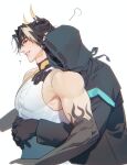  1boy 1other ? ambiguous_gender arknights black_coat black_gloves black_hair blonde_hair chong_yue_(arknights) coat commentary_request doctor_(arknights) dragon_boy dragon_horns gloves grin hood hood_up hooded_coat horns hug hug_from_behind jjeobjjeobdogta_(wjqwjqehrxk) korean_commentary long_sleeves looking_at_viewer mask multicolored_hair pointy_ears puff_of_air red_eyes short_hair simple_background sleeveless smile streaked_hair upper_body white_background 