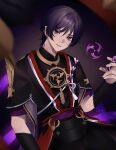  1boy black_hair black_tunic blurry blurry_foreground depth_of_field genshin_impact gloves grin hair_between_eyes hand_up highres light_particles looking_at_viewer male_focus purple_eyes purple_hair scaramouche_(genshin_impact) shin_(mac_no) short_hair simple_background smile solo teeth 