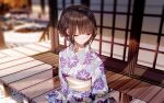  1girl atha_(leejuiping) bangs blunt_bangs blurry blurry_background brown_hair building facing_viewer highres japanese_clothes kimono looking_to_the_side original purple_eyes short_hair sitting solo yukata 