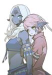  2girls armlet au_ra black_skin cirina_mol colored_skin dragon_horns final_fantasy final_fantasy_xiv hands_on_another&#039;s_back highres horns looking_at_another looking_back multiple_girls pink_hair sadu_dotharl scales sleeveless upper_body white_hair wuliu_heihuo 