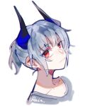  1girl arknights dragon_girl dragon_horns grey_hair grey_shirt horns liskarm_(arknights) looking_at_viewer red_eyes shirt short_hair simple_background solo t-shirt white_background xiao_lu 