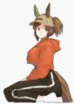  1girl animal_ears black_pants breasts brown_hair brown_headwear ear_covers from_side green_eyes hat highres hood hood_down hoodie horse_ears horse_girl horse_tail ines_fujin_(umamusume) large_breasts long_sleeves looking_at_viewer orange_hoodie pants ryne_25 simple_background single_ear_cover socks solo sweatpants tail umamusume white_background white_socks 