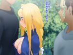  1girl 2boys 3d alice_zuberg bangs black_shirt blonde_hair blue_shirt blurry blurry_background bow breasts collared_shirt commentary_request from_side grey_hairband grey_shirt hair_bow hairband large_breasts long_hair long_sleeves multiple_boys nipples no_bra outdoors shiny shiny_skin shirt sword_art_online translation_request vogel_schwein white_bow 