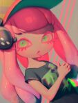  1girl artist_name bellhenge clownfish green_eyes harmony_(splatoon) hat hime_cut long_hair looking_at_viewer non-web_source pink_hair shirt short_sleeves solo splatoon_(series) splatoon_1 splatoon_3 t-shirt tentacle_hair thumbs_up upper_body 