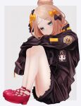  1girl abigail_williams_(fate) abigail_williams_(traveling_outfit)_(fate) absurdres bandaid bandaid_on_face bandaid_on_forehead bangs black_bow black_jacket blonde_hair blue_eyes bow breasts crossed_bandaids fate/grand_order fate_(series) forehead hair_bow hair_bun high_collar highres jacket knees_up long_hair long_sleeves multiple_bows orange_belt orange_bow parted_bangs polka_dot polka_dot_bow sitting sleeves_past_fingers sleeves_past_wrists small_breasts smile solo sumi_(gfgf_045) 