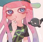  1girl bracelet clownfish colored_eyelashes green_eyes green_hair harmony&#039;s_clownfish_(splatoon) harmony_(splatoon) hat highres iguana1525881 jewelry multicolored_eyes multicolored_hair pink_hair purple_eyes shirt skirt splatoon_(series) splatoon_1 splatoon_3 tentacle_hair two-tone_hair yellow_skirt 