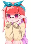  1girl blue_bow blue_hairband bow bow_hairband closed_mouth commentary_request eyelashes hair_bow hairband highres hood hoodie inkling inkling_girl inkling_player_character long_hair looking_at_viewer pink_hoodie purple_eyes red_hair simple_background sleeves_past_wrists smile solo splatoon_(series) squatting tentacle_hair two-tone_hoodie vmux3442 white_background yellow_hoodie 