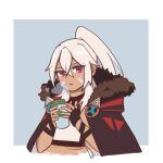  1girl :i azur_lane bangs black_gloves blue_background breast_curtain breasts brown_cape cape closed_mouth coffee_cup commentary_request crossed_bangs cup dark-skinned_female dark_skin disposable_cup facepaint fingerless_gloves fur-trimmed_cape fur_trim gloves hair_between_eyes high_ponytail looking_at_viewer medium_breasts minneapolis_(azur_lane) multicolored_cape multicolored_clothes red_cape red_eyes solo steam tuanzi_gnocchi two-tone_background underboob upper_body white_background white_hair 