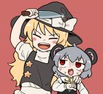  2girls @_@ animal_ears bangs black_headwear black_vest blonde_hair blush bow bseibutsu closed_eyes commentary_request cookie_(touhou) flat_chest glint grey_hair hand_on_another&#039;s_shoulder hat hat_bow holding holding_knife kirisame_marisa knife long_hair long_sleeves mouse_ears mouse_girl multiple_girls nazrin nyon_(cookie) open_mouth red_background red_eyes shirt short_hair simple_background smile star_(symbol) suzu_(cookie) teeth touhou upper_body upper_teeth_only vest white_bow white_shirt witch_hat 