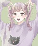  1girl :o animal_print arms_up baggy_clothes bangs blush brown_eyes cat_print commentary fingernails furusato_kou green_background grey_hair grey_shirt highres light_brown_hair long_hair long_sleeves open_mouth original print_shirt purple_nails shirt simple_background sleeves_past_wrists solo straight-on t-shirt teeth twintails upper_body upper_teeth_only 