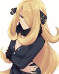  1girl akasata black_coat blonde_hair bright_pupils closed_mouth coat commentary_request cynthia_(pokemon) fur-trimmed_coat fur_collar fur_trim grey_eyes hair_ornament hair_over_one_eye long_hair long_sleeves pokemon pokemon_(game) pokemon_dppt simple_background smile solo v-neck very_long_hair wavy_hair white_background 