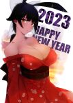  1girl 2023 absurdres alternate_costume azur_lane bare_shoulders black_hair black_sash bow breasts chiru_(218mg) cleavage floral_print from_side hair_bow happy_new_year highres huge_breasts japanese_clothes kimono long_hair long_sleeves looking_at_viewer red_kimono sash solo takao_(azur_lane) white_bow wide_sleeves yellow_eyes 