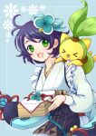  &gt;o&lt; 1girl 1other apron black_apron blue_background blue_hair box dragalia_lost green_eyes hair_ornament highres holding holding_box japanese_clothes kimono long_sleeves looking_at_another mitsuba_(dragalia_lost) open_mouth pipple_(dragalia_lost) puffy_sleeves short_hair ydknhsvs 