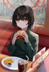  1boy androgynous black_hair bow burger chewing cup drink eating food french_fries green_shirt hair_bow hair_ornament hairpin highres ketchup looking_at_viewer mashiro_(nijisanji) nijisanji otoko_no_ko shirt short_hair soda tuki_sakuya_a virtual_youtuber yellow_eyes 